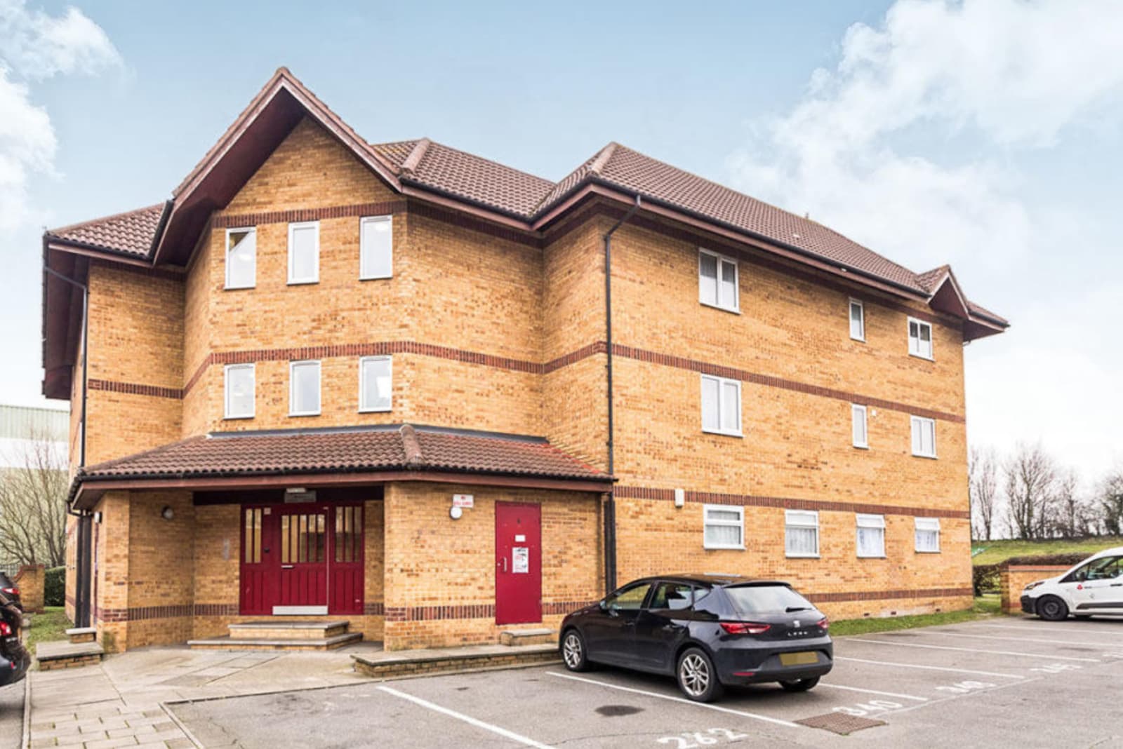 Frobisher Road, Erith, DA8